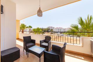 C02 - Luxury 3 Bed with Pool View - 7