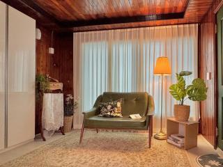 3 minutes from Seoul National University Venture Town Station 2nd floor private accommodation Spacious room and kitchen Itaewon Hongdae Gangnam 30 minutes Convenient transportation Restaurant alley - 9