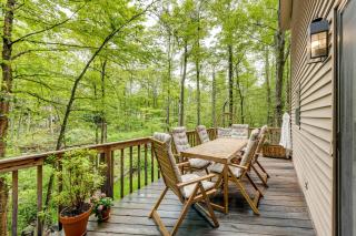 Lake Access at Family-Friendly Home in Tobyhanna - 9