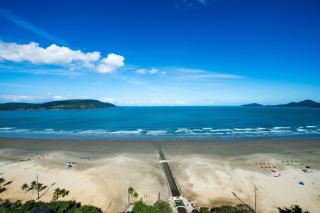 Futebol e Praia: Emoção à Beira-Mar com Piscina - Santos - 6