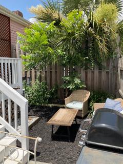 Charlton's Charming Cottage - Savannah - 0
