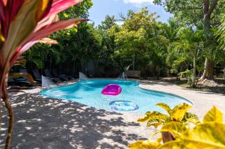 Island Gardens Family Escape, Pool & Car included - 8