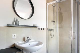 Dolce Vita Flair in Center - 1