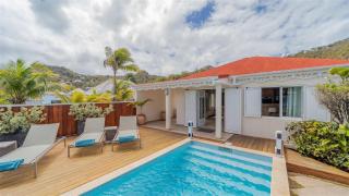 Enchanting 2BR Villa Embracing Caribbean's Breeze - 0