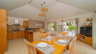 Enchanting 2BR Villa Embracing Caribbean's Breeze - 3