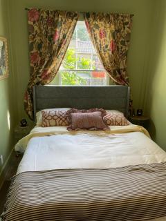 Charlton's Charming Cottage - Savannah - 7