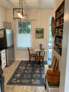Charlton's Charming Cottage - Savannah - 2