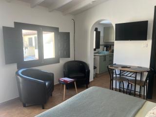 The Courtyard Studio Apartments - 6