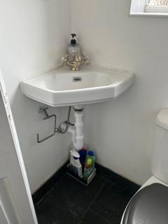 Entire home contractors & family - Moffat - 8