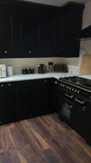 Entire home contractors & family - Moffat - 2