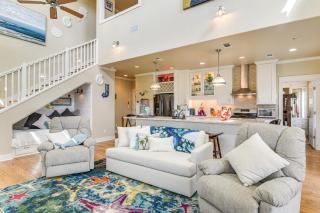 2 Blocks to Shore Crystal Beach House with Yard! - Crystal Beach - 6