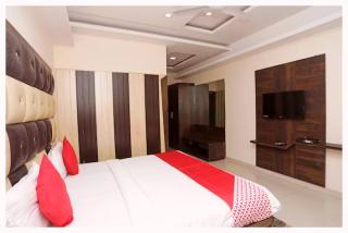 Hotel BKR GRAND TIRUPATI Near Bypass Road - Shirdi Sai Baba Temple - ISKCON Temple - Free Parking #Lift Facilities # Spacious and Fully Air Conditioned Rooms with With Attached Balcony -Best Hotel - Tirupati - 1