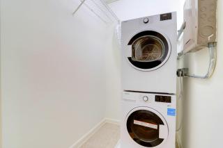 Stylish 2BR Apartment Close to DC Attractions - Arlington - 2