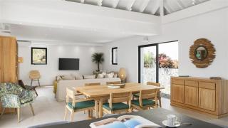Three-Bedroom Villa with Pool and Wine Cellar - 1