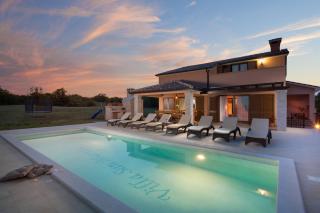 Modern Villa San Martino Heated Pool, Jacuzzi & Privacy - 5