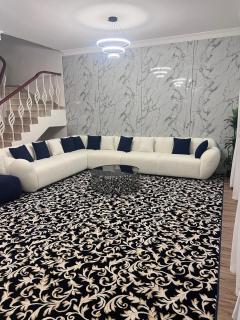 Royal Line Vacation Homes Rental LLC - Dubai - 0