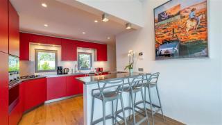 Five-Bedroom Hilltop Villa with Pool and Jacuzzi - 3