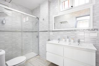 Bright & Elegant Duplex with Terrace and Pool, Just Steps from Puerto Colón - 5
