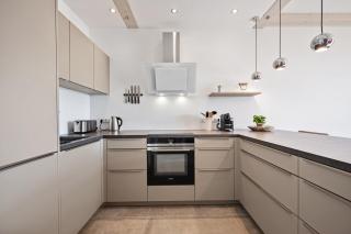 GUT KLETKAMP "Mühlenhof 4" - Ruhige Ferienwohnung mit 3 Schlafzimmern I Terrasse mit See- & Naturblick I Gemeinschaftsgarten I 15 Min zur Ostsee I Küche I Parkplatz I Waschmaschine I WLAN - 7