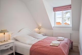 GUT KLETKAMP "Mühlenhof 4" - ruhige Ferienwohnung mit 3 Schlafzimmern I Terrasse mit See- & Naturblick I Gemeinschaftsgarten I 15 Min zur Ostsee I Küche I Parkplatz I Waschmaschine I WLAN - Kletkamp - 4