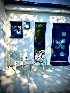 Stylisches See-Studio mit Badezugang & Garten - 1