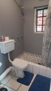 Temp Student Accomodation - Grahamstown - 1