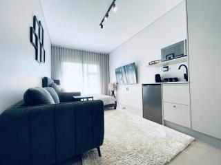 Hotel living 1Bed Studio Waverley Melrose Sandton - Vosburg - 0