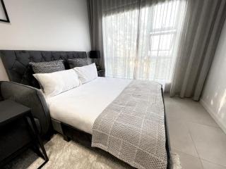 Hotel living 1Bed Studio Waverley Melrose Sandton - Vosburg - 5