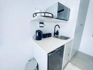 Hotel living 1Bed Studio Waverley Melrose Sandton - Vosburg - 4