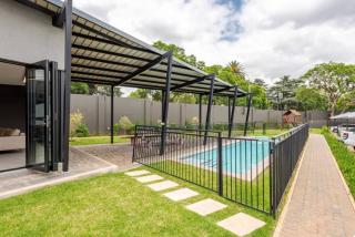 Hotel living 1Bed Studio Waverley Melrose Sandton - Vosburg - 1