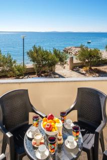 Apartments 10 meters from the beach - Podstrana - 1