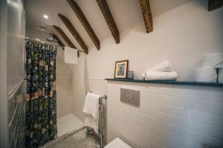 The Blue House - Portree - 6