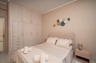 Christa's Home near ATH Airport - 7