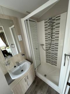 Poplars 33, 3 Bedroom Luxury Caravan Trecco Bay Porthcawl - Porthcawl - 7