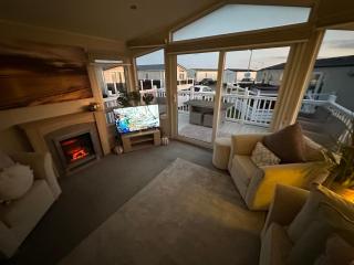 Poplars 33, 3 Bedroom Luxury Caravan Trecco Bay Porthcawl - Porthcawl - 4