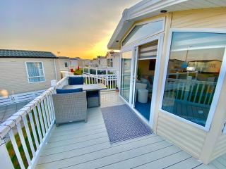 Poplars 33, 3 Bedroom Luxury Caravan Trecco Bay Porthcawl - Porthcawl - 3