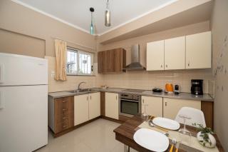 Christa's Home near ATH Airport - 2