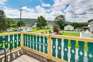 Walk to Town Charming Unit with Balcony in Bedford! - Bedford - 8