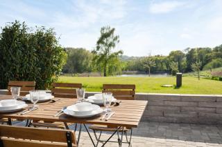 GUT KLETKAMP "Mühlenhof 5" - Ruhige Ferienwohnung mit 3 Schlafzimmern I Terrasse mit See- & Naturblick I Gemeinschaftsgarten I 15 Min zur Ostsee I Küche I Parkplatz I Waschmaschine I WLAN - 9