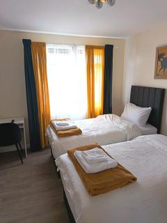 Bright & Spacious 3 Bedroom Home in Newcastle - Kenton - 3