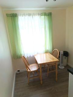 Bright & Spacious 3 Bedroom Home in Newcastle - Kenton - 2