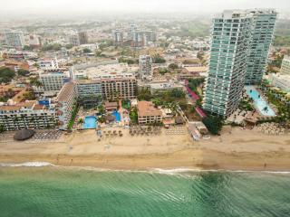 3 Adults or 2 Adults plus 2 Kids 1 block from Ocean - Puerto Vallarta - 0