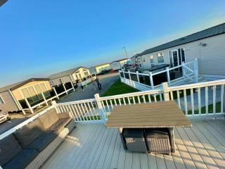 Poplars 33, 3 Bedroom Luxury Caravan Trecco Bay Porthcawl - Porthcawl - 2
