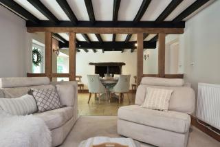 3BR Cottage by Dewsall Court - - 0
