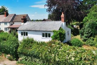 3BR Cottage by Dewsall Court - - 8