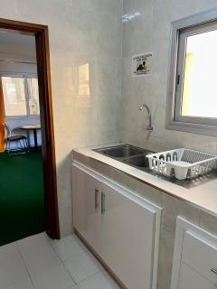 Maison Dhôtes Avec Chambres et Salle de Bain privée, Espace À Partager Couloir et Et Cuisine Pour Un Séjour Convivial aux Ngor Alemadie - Dakar - 9