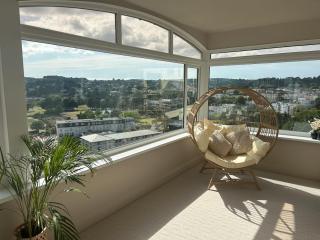 Clifftop Apartment Panoramic Seaview Penthouse Apartment sleeps 8 - Torquay - 7