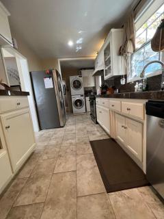 Lakewood beautiful 2 bedrooms with huge backyard - 1
