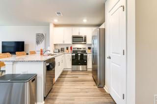 2 Mi to Shore Newly Built Surfside Beach Gem - 4