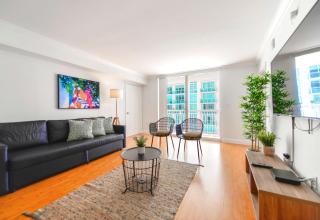Trendy 2BR Condo with Pool and Bay Views - 7